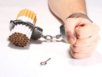 S fajčením je dosť ťažké prestať kvôli jeho silnej závislosti. 